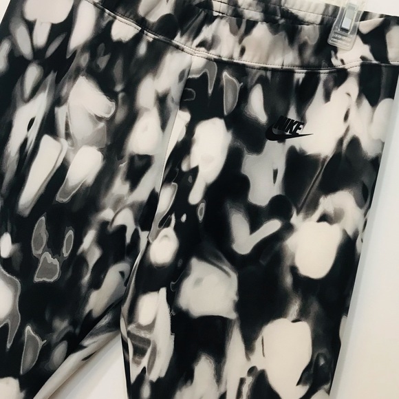 Nike Womens Sportswear thick Gym black/white Leggings sz Medium - Picture 9 of 11